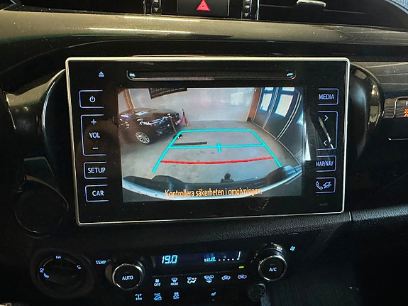 Toyota HiLux 18 of 25