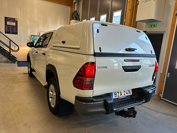 Toyota HiLux 4 of 25