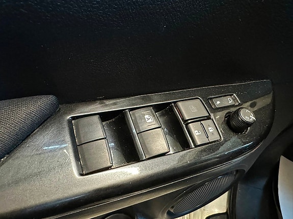 Toyota HiLux 22 of 25