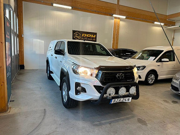 Toyota HiLux 2 of 25