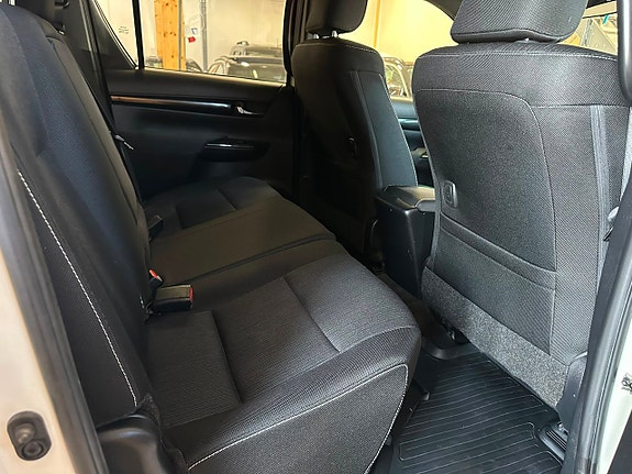 Toyota HiLux 12 of 25
