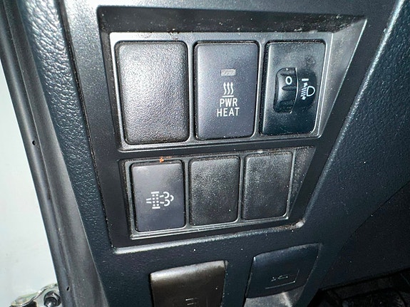 Toyota HiLux 24 of 25