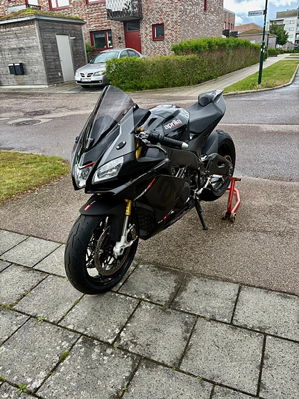 Aprilia RSV4 1000 RR 2018 3 of 23
