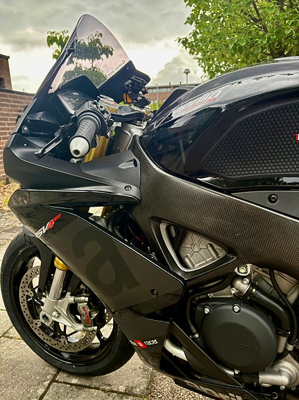 Aprilia RSV4 1000 RR 2018 8 of 23