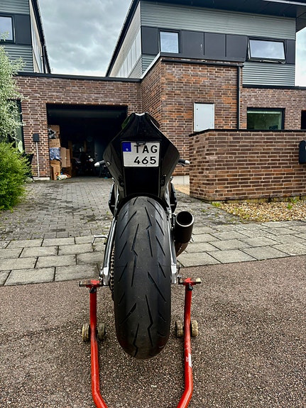 Aprilia RSV4 1000 RR 2018 5 of 23
