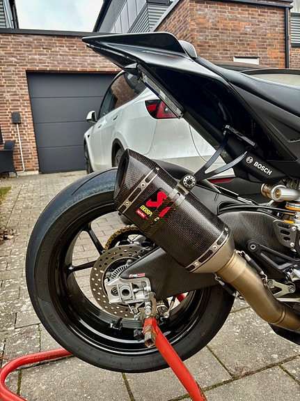 Aprilia RSV4 1000 RR 2018 14 of 23