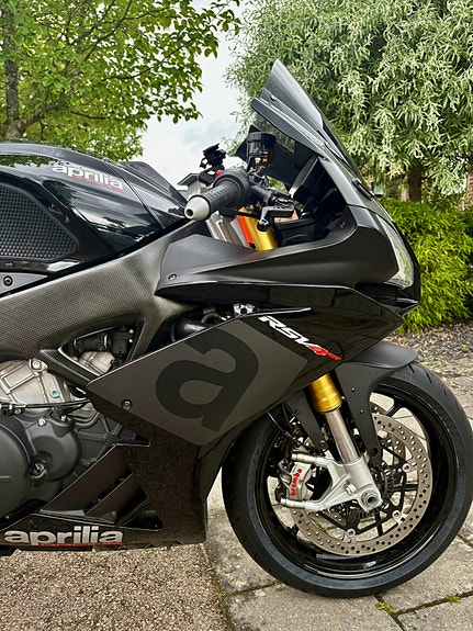 Aprilia RSV4 1000 RR 2018 7 of 23