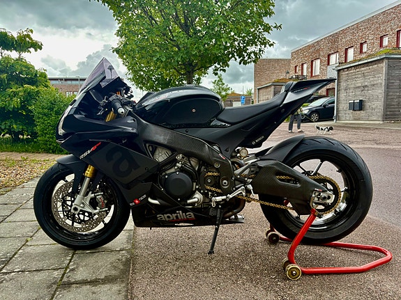 Aprilia RSV4 1000 RR 2018 4 of 23