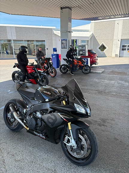 Aprilia RSV4 1000 RR 2018 23 of 23