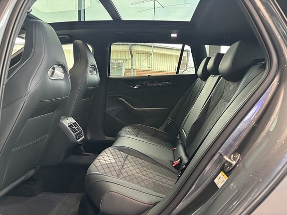 Volkswagen Passat 10 of 15