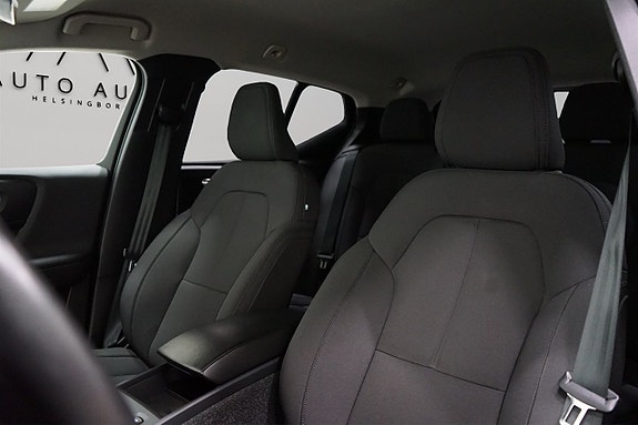 Volvo XC40 11 of 22