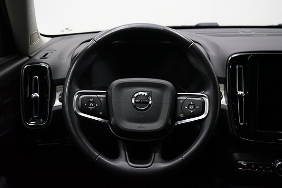 Volvo XC40 13 of 22