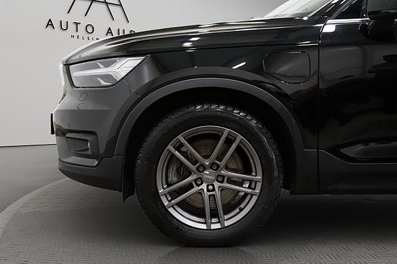 Volvo XC40 7 of 22