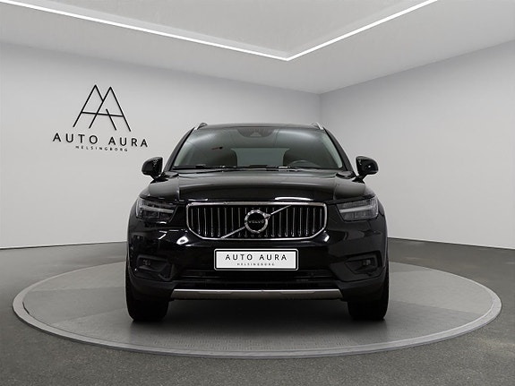 Volvo XC40 2 of 22