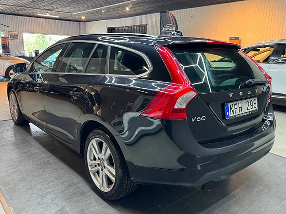 Volvo V60 4 of 5