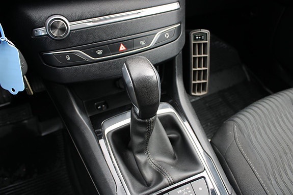Peugeot 308 SW 9 of 11