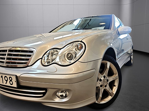 Mercedes-Benz C180 2 of 5