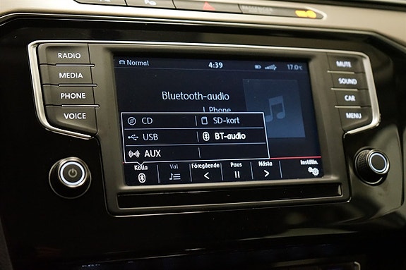 Volkswagen Passat 17 of 22