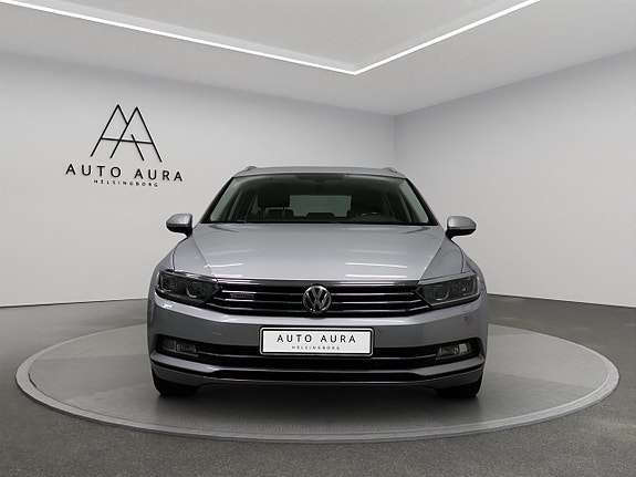 Volkswagen Passat 2 of 5
