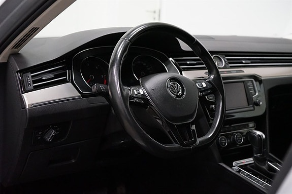 Volkswagen Passat 9 of 22