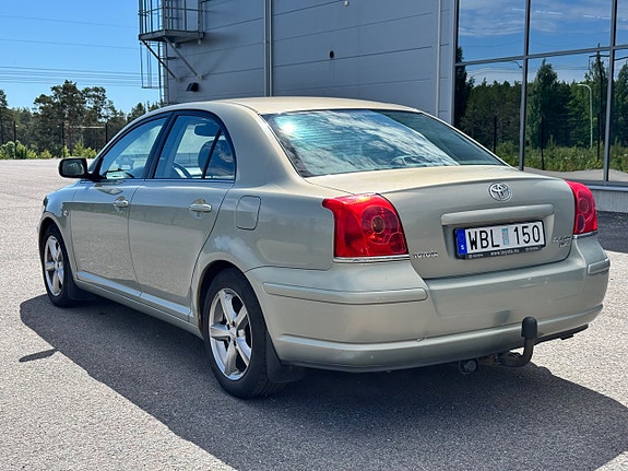 Toyota Avensis 4 of 5