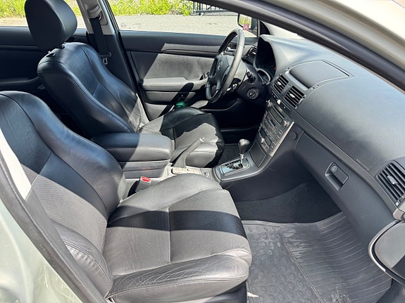 Toyota Avensis 11 of 15