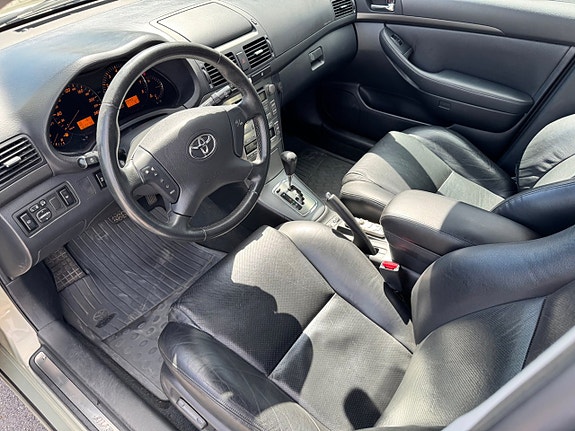 Toyota Avensis 7 of 15