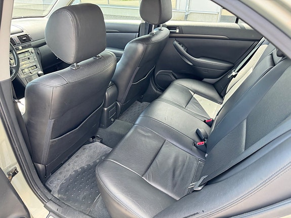 Toyota Avensis 9 of 15
