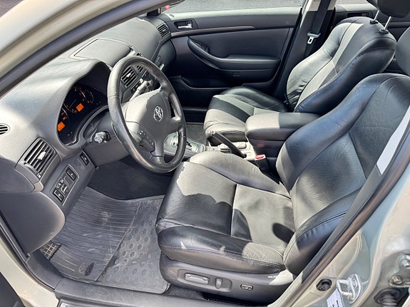 Toyota Avensis 8 of 15