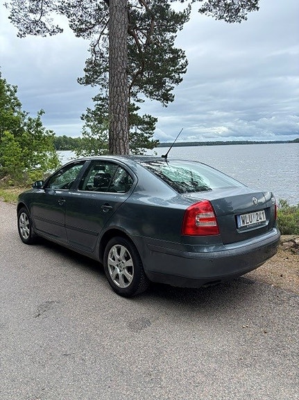 Skoda Octavia 2 of 4