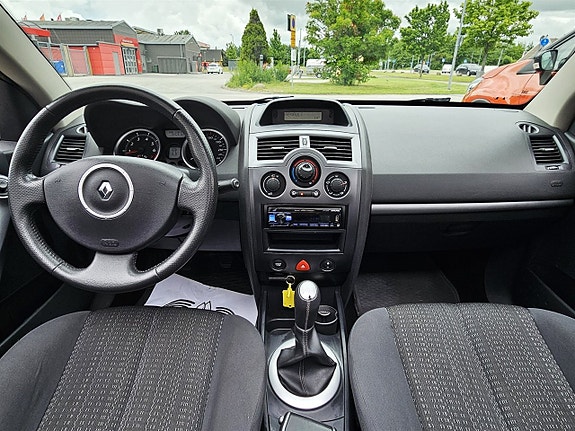 Renault Megane 12 of 15