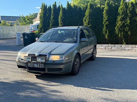 Skoda Octavia 2 of 5