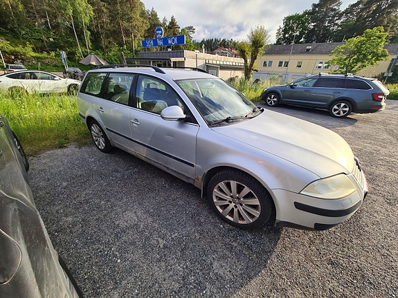 Volkswagen Passat 2 of 5
