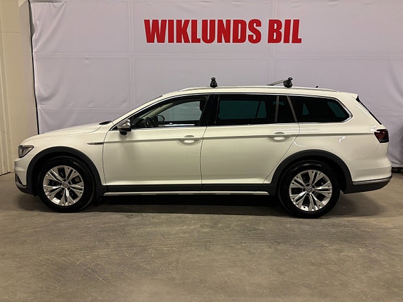 Volkswagen Passat Alltrack 2 of 5