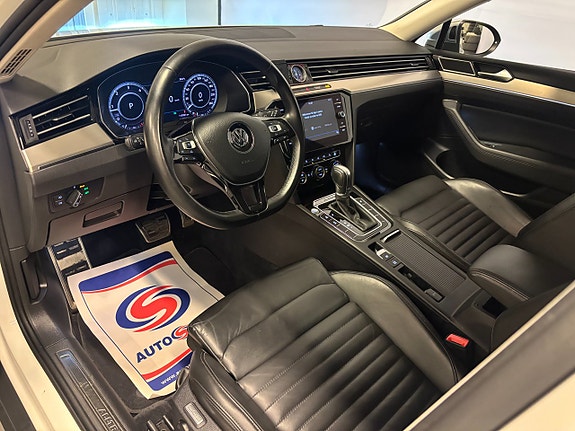 Volkswagen Passat Alltrack 4 of 5