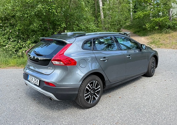 Volvo V40 Cross Country 3 of 5