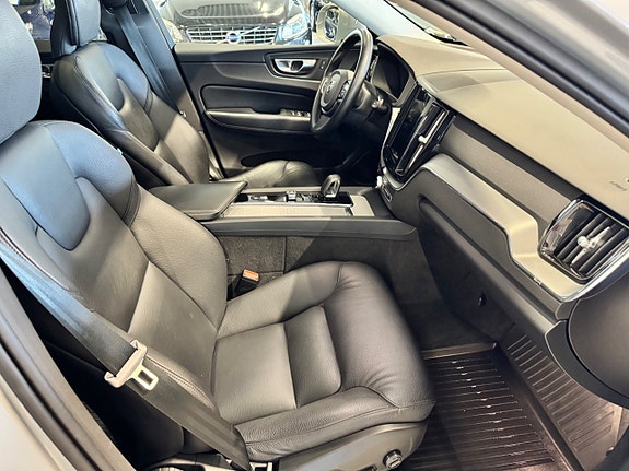 Volvo XC60 11 of 26