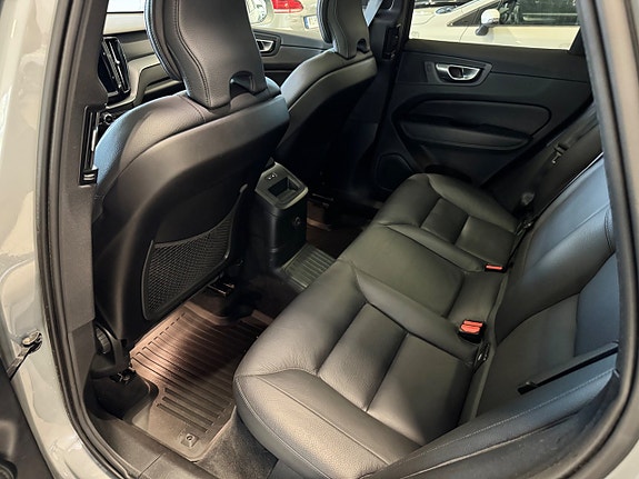 Volvo XC60 10 of 26