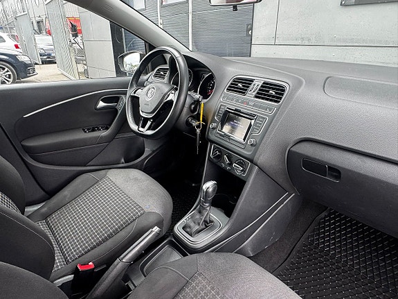 Volkswagen Polo 12 of 19