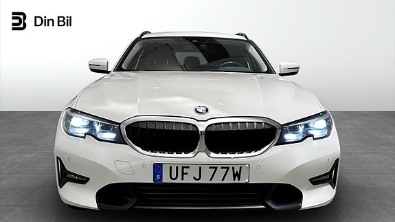 BMW 330e 4 of 5