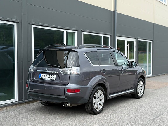 Mitsubishi Outlander 3 of 5