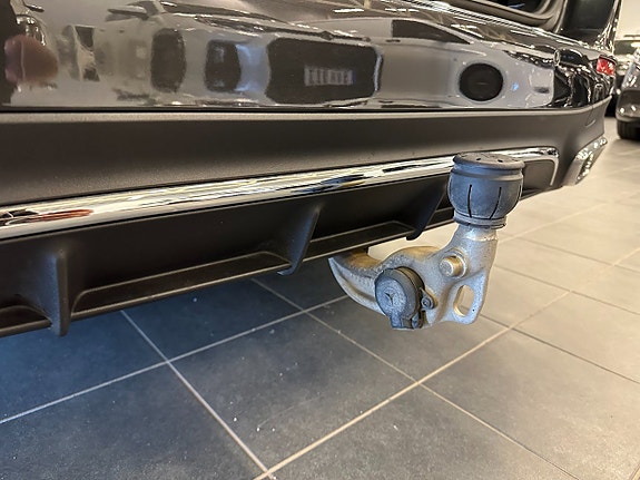 Mercedes-Benz E300 e 13 of 19