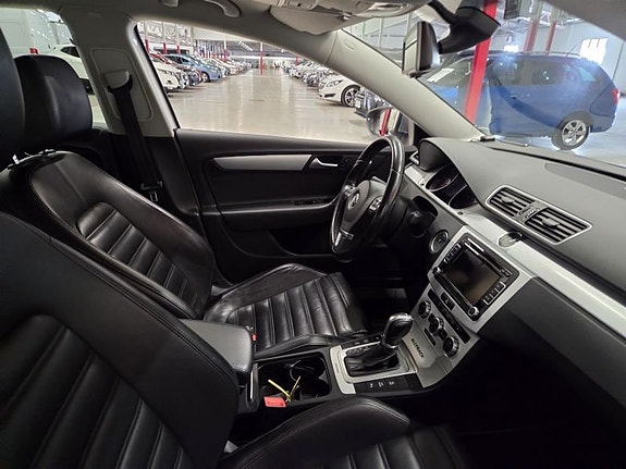 Volkswagen Passat Alltrack 4 of 5