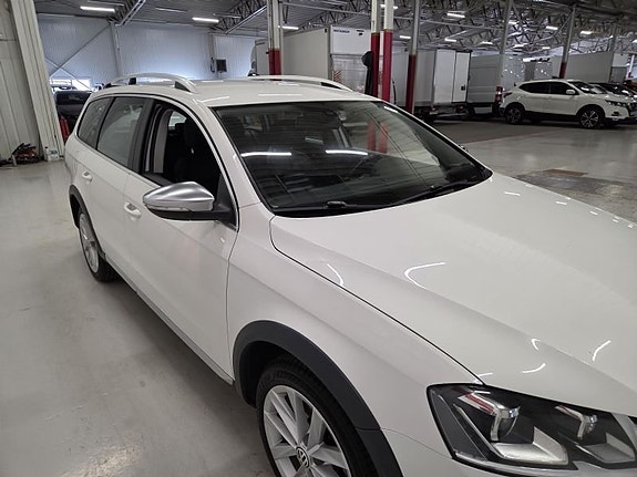 Volkswagen Passat Alltrack 3 of 5