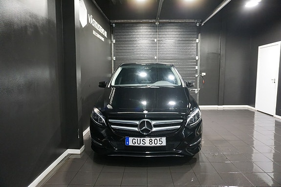 Mercedes-Benz B200 2 of 5