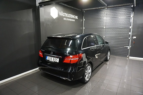 Mercedes-Benz B200 8 of 23