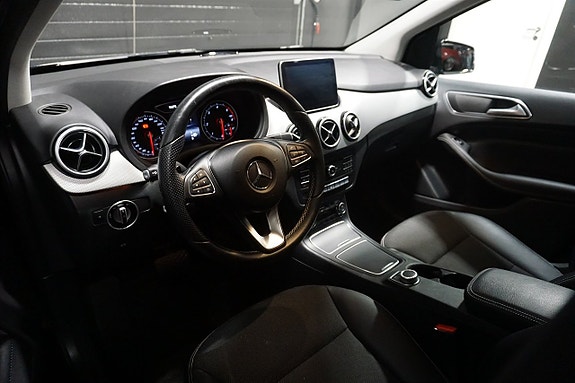 Mercedes-Benz B200 13 of 23