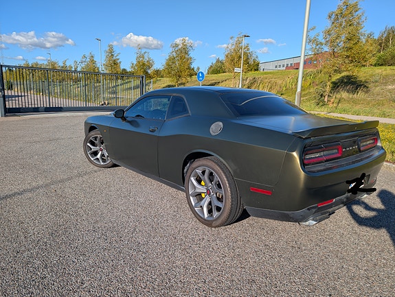 Dodge Challenger 4 of 5