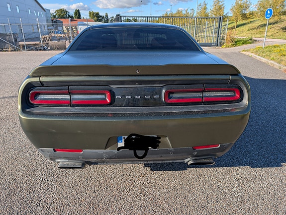 Dodge Challenger 3 of 5