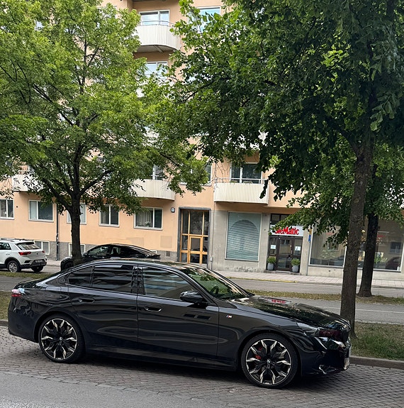 BMW 550e 3 of 21